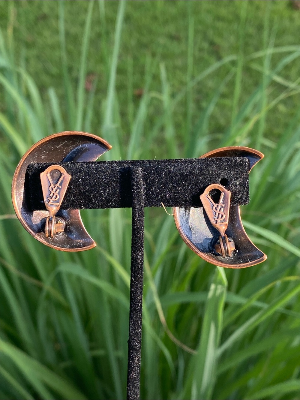 Vintage YSL Yves Saint Laurent Sculptural Crescent Moon Clip-On Earrings - Picture 4 of 6
